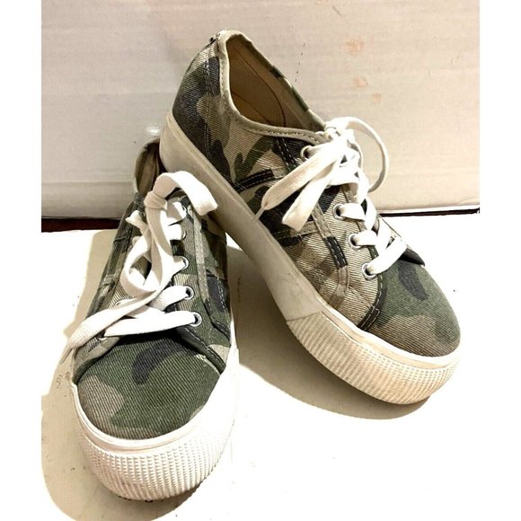 Steve Madden Emmi  size 6.5 M Camouflage Platform Sneakers  Shoes - Picture 1 of 8